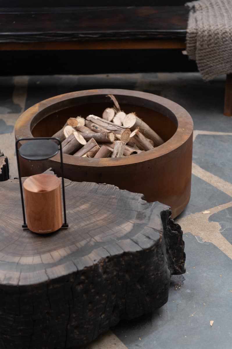 Objetos de fogo em aço corten, peça da Alupoli